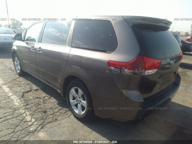 Photo 2 VIN: 5TDKA3DCXBS003922 - TOYOTA SIENNA 