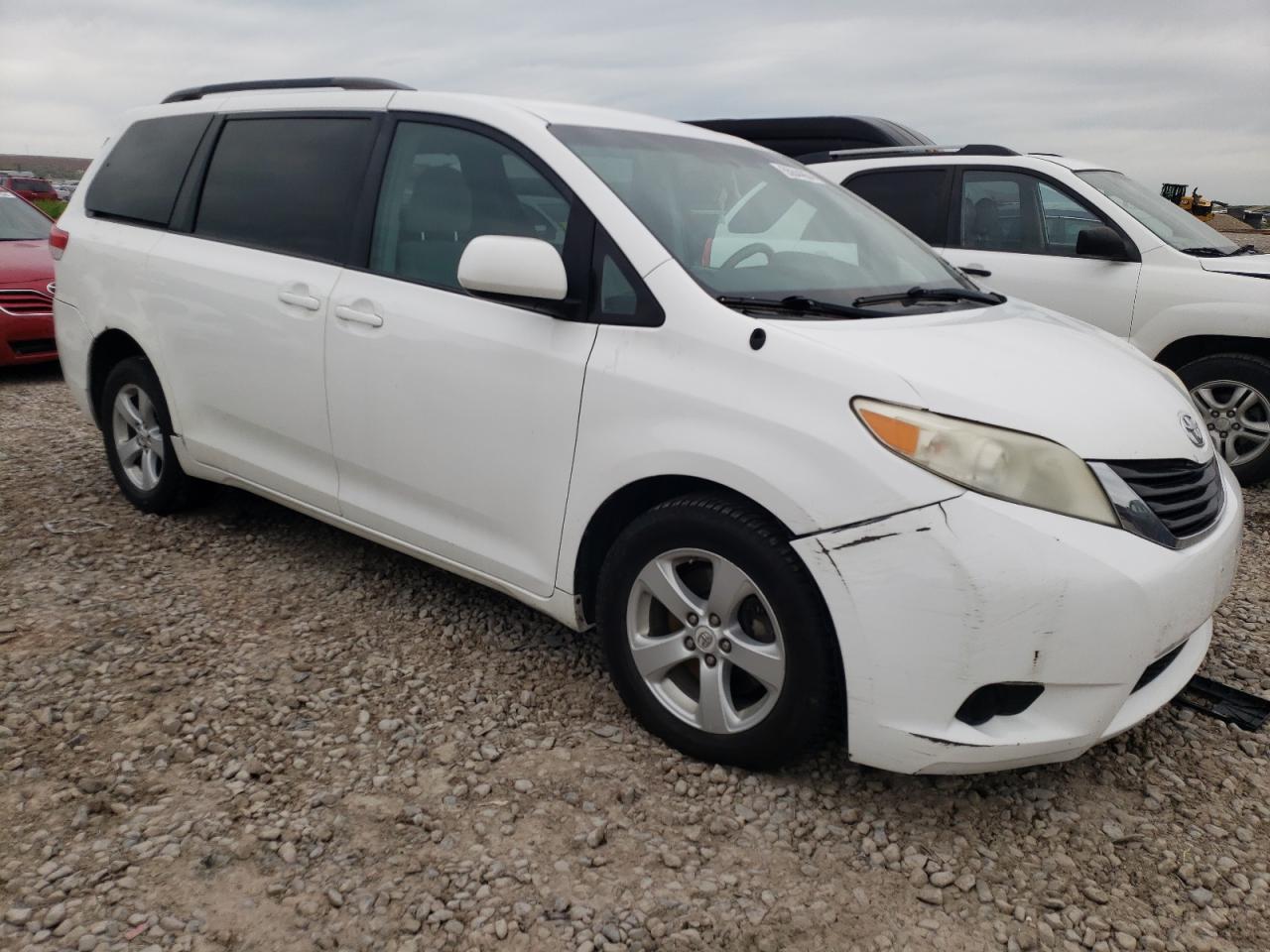 Photo 3 VIN: 5TDKA3DCXBS008893 - TOYOTA SIENNA 