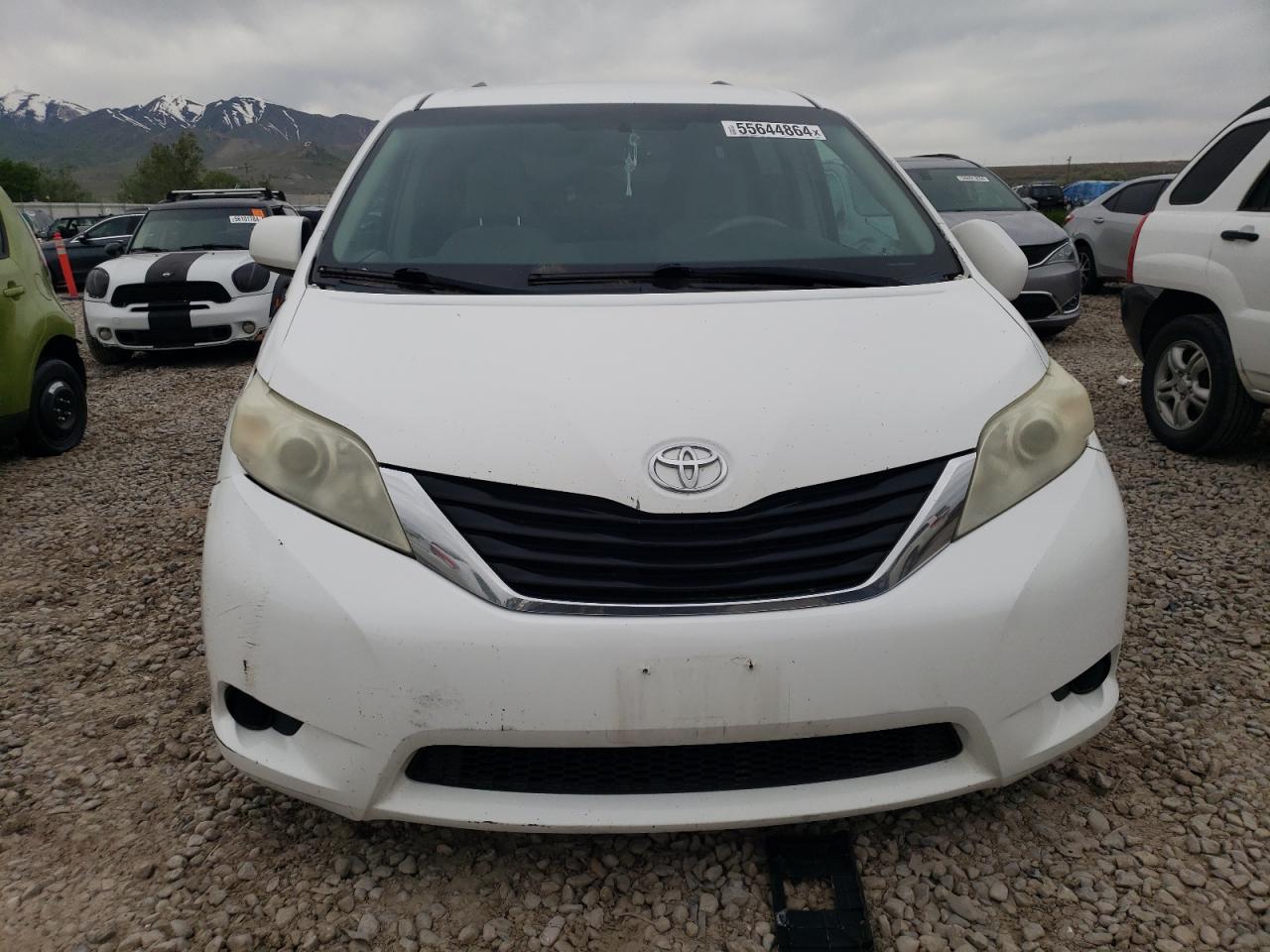 Photo 4 VIN: 5TDKA3DCXBS008893 - TOYOTA SIENNA 