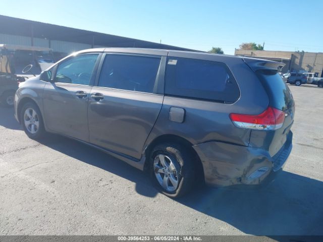 Photo 2 VIN: 5TDKA3DCXCS011021 - TOYOTA SIENNA 