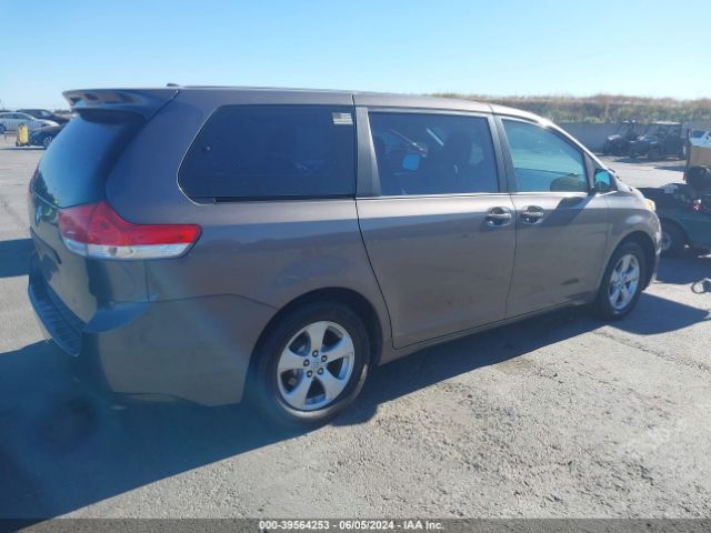 Photo 3 VIN: 5TDKA3DCXCS011021 - TOYOTA SIENNA 