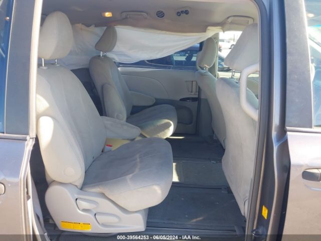 Photo 7 VIN: 5TDKA3DCXCS011021 - TOYOTA SIENNA 