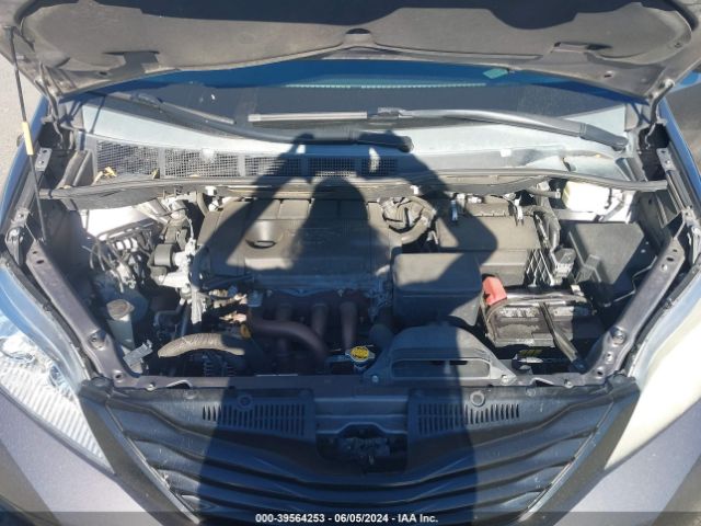 Photo 9 VIN: 5TDKA3DCXCS011021 - TOYOTA SIENNA 