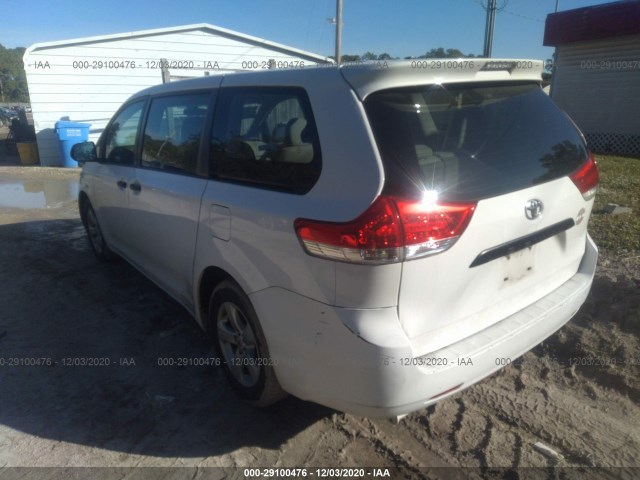 Photo 2 VIN: 5TDKA3DCXCS013142 - TOYOTA SIENNA 