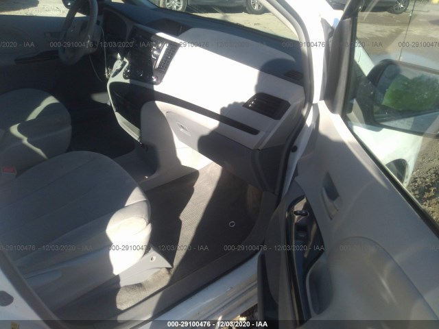 Photo 4 VIN: 5TDKA3DCXCS013142 - TOYOTA SIENNA 