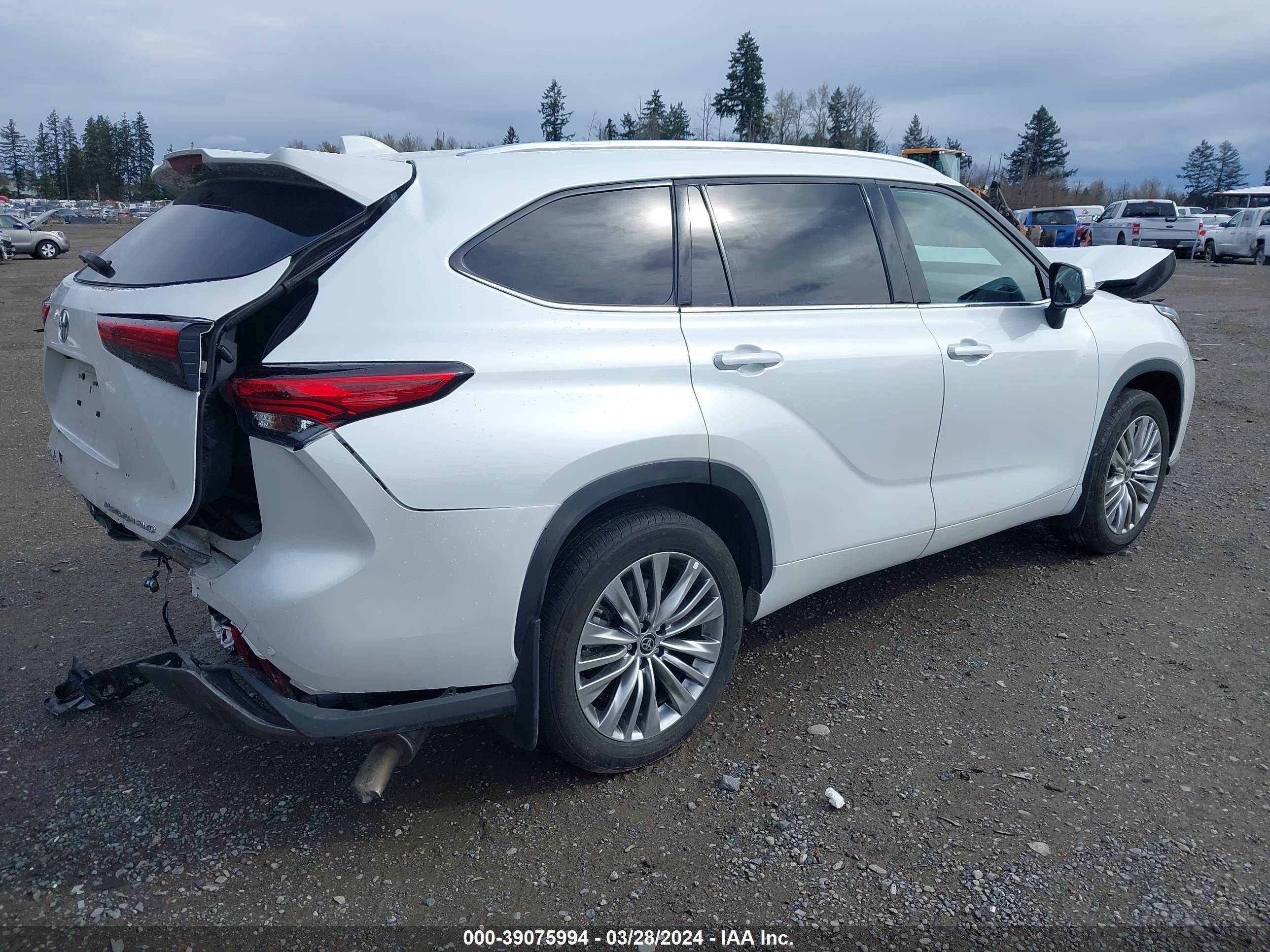 Photo 3 VIN: 5TDKDRBH0PS015450 - TOYOTA HIGHLANDER 