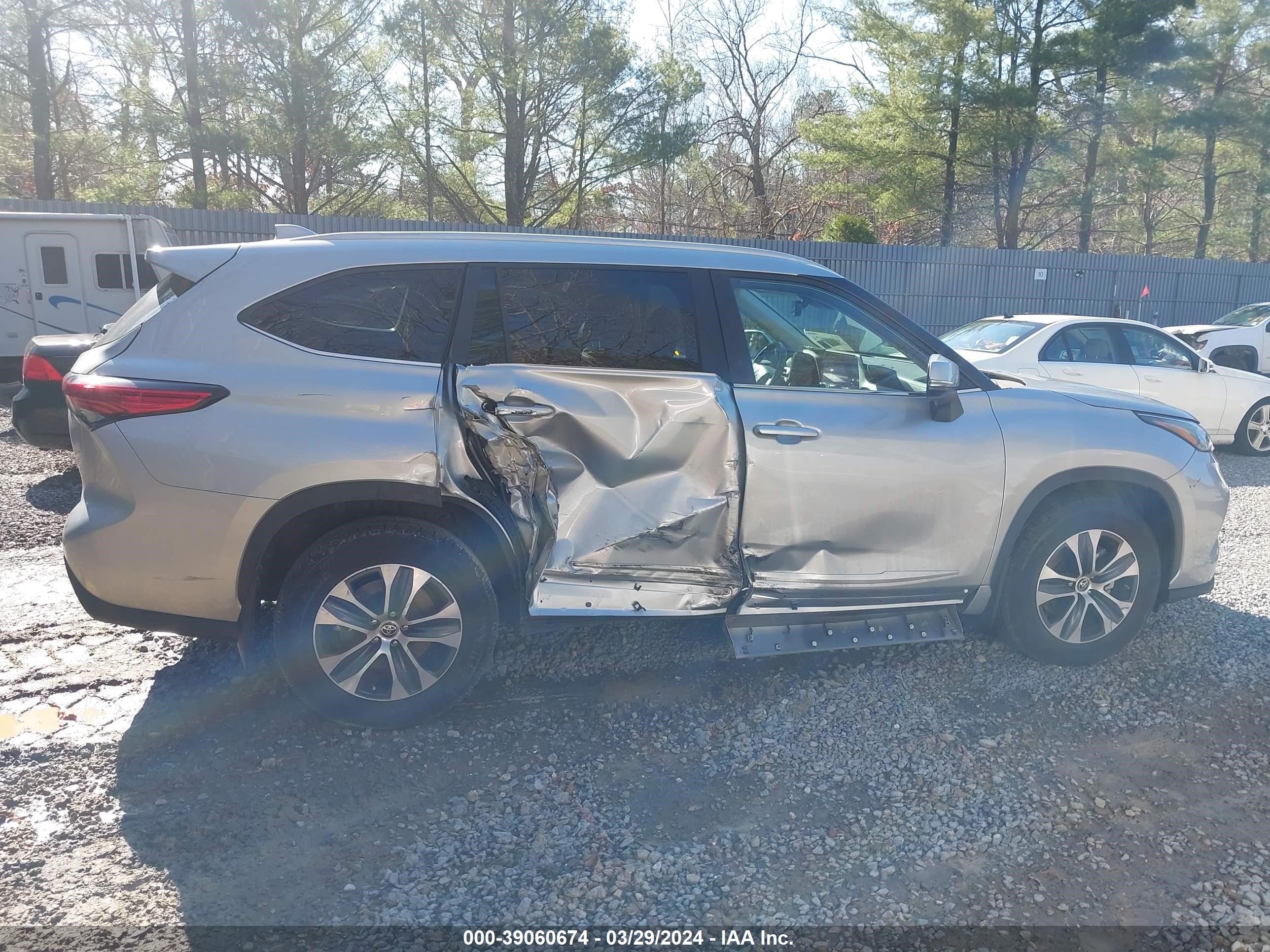 Photo 12 VIN: 5TDKDRBH3PS019735 - TOYOTA HIGHLANDER 