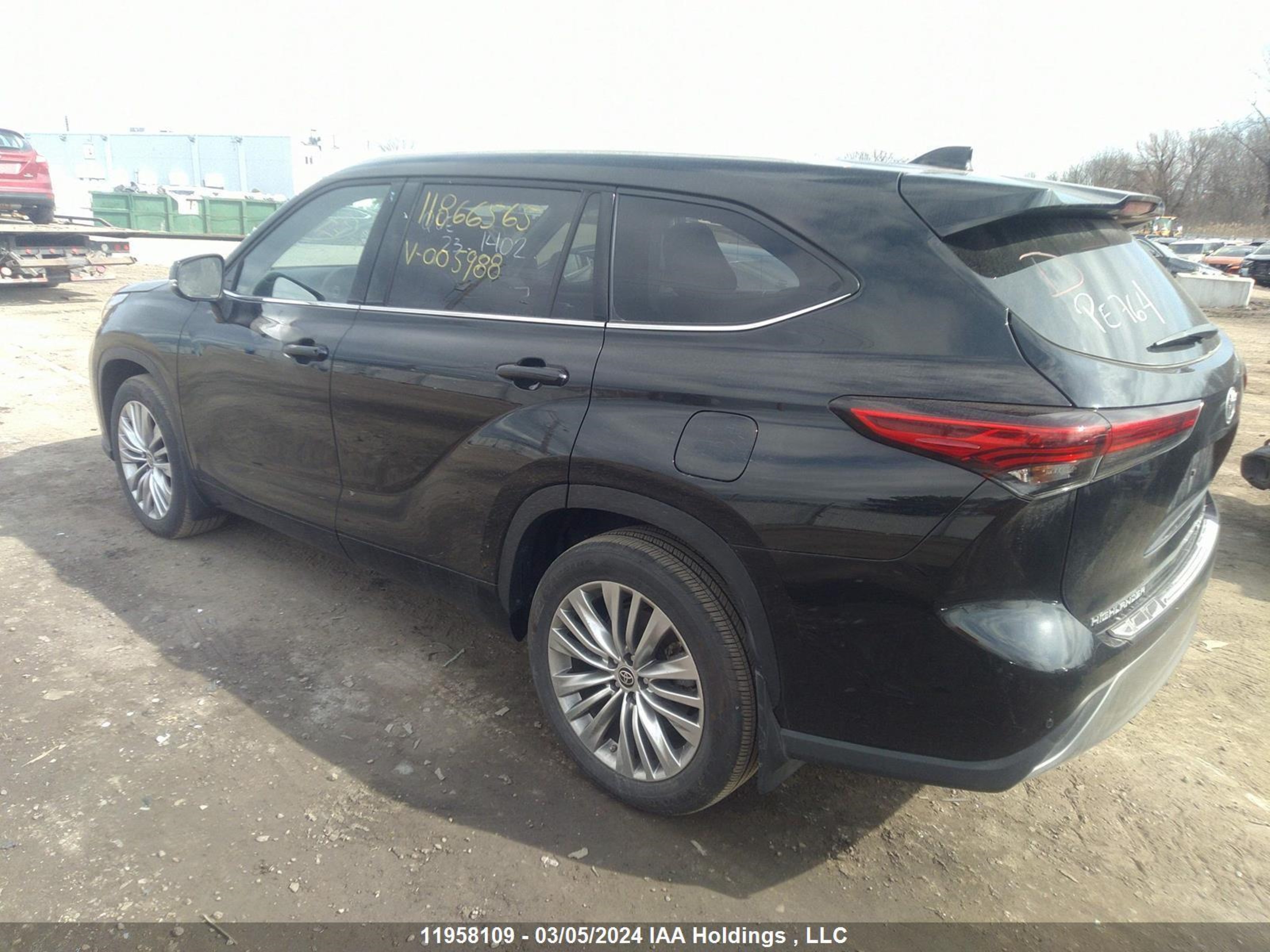 Photo 2 VIN: 5TDKDRBH6PS005988 - TOYOTA HIGHLANDER 