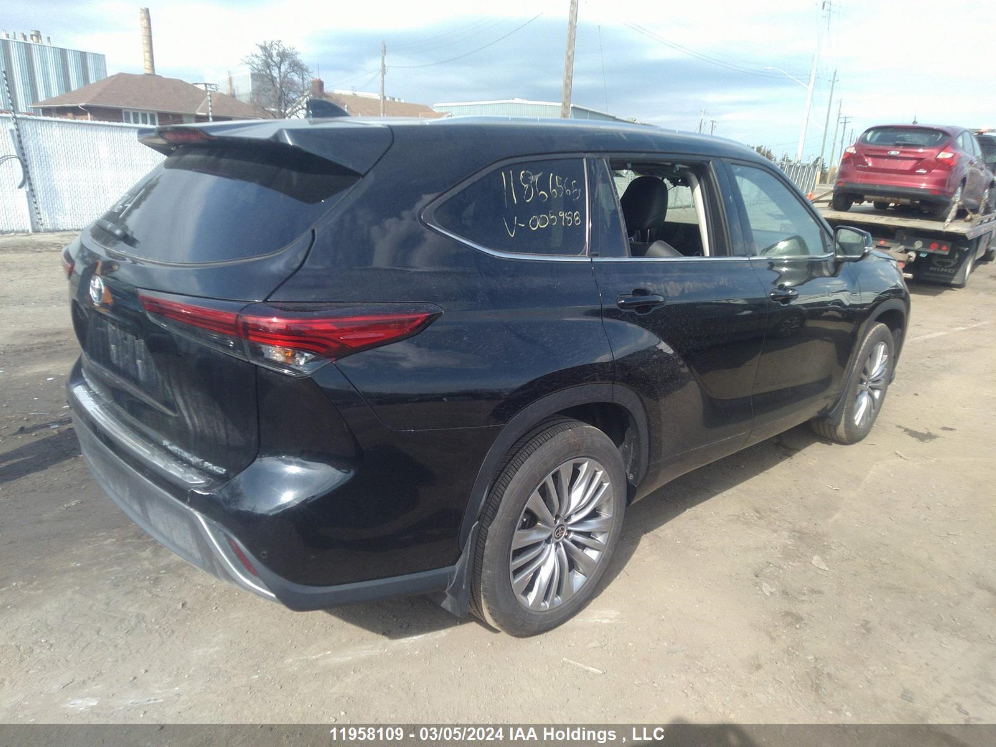 Photo 3 VIN: 5TDKDRBH6PS005988 - TOYOTA HIGHLANDER 