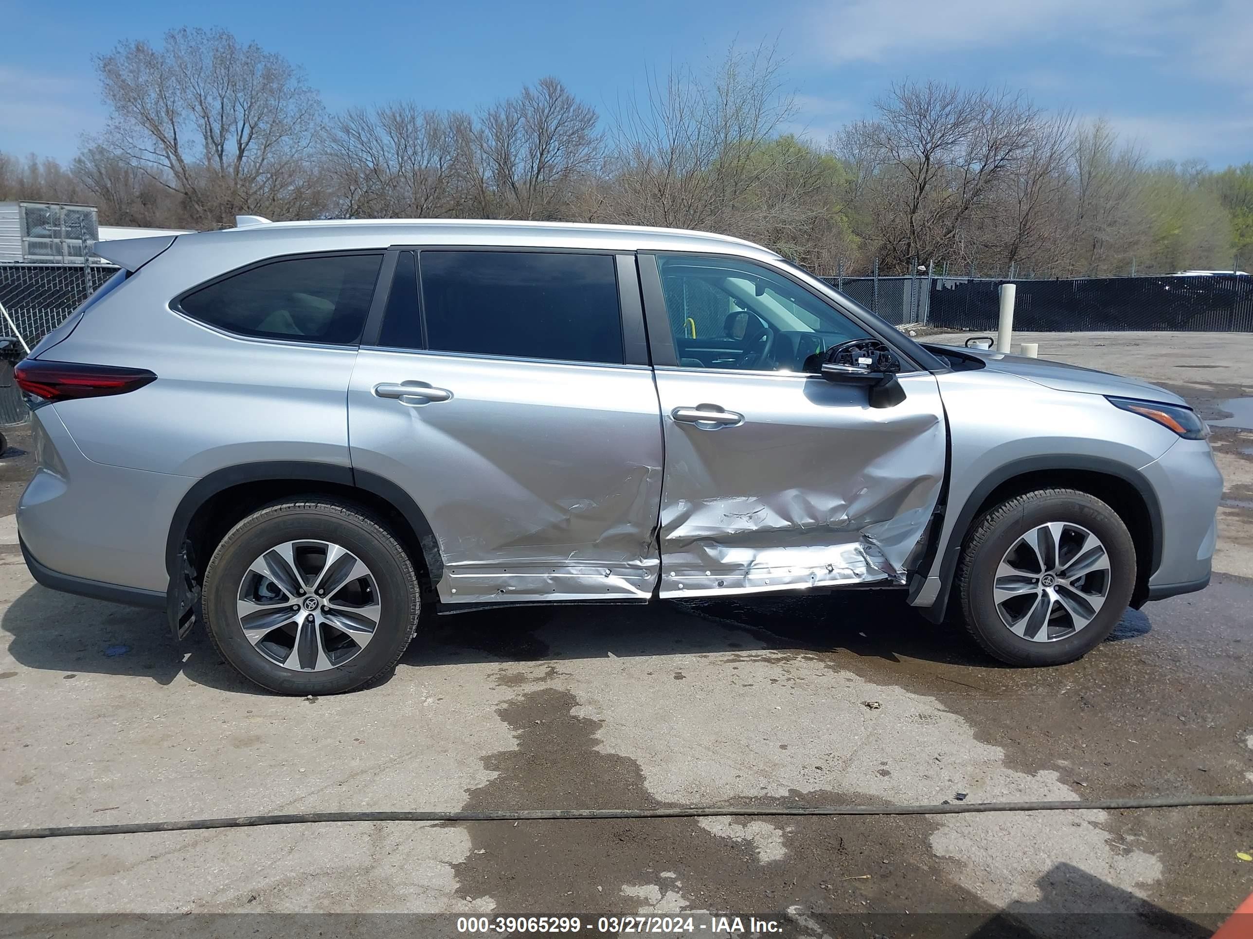 Photo 13 VIN: 5TDKDRBH6RS530374 - TOYOTA HIGHLANDER 