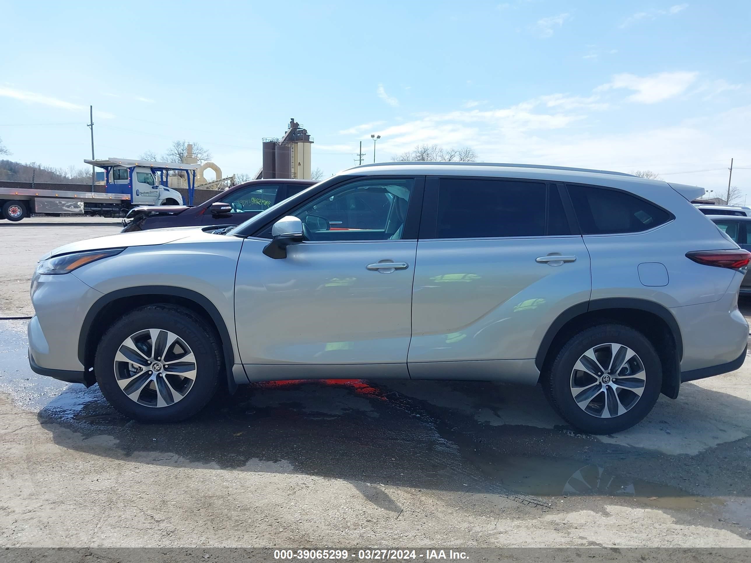 Photo 14 VIN: 5TDKDRBH6RS530374 - TOYOTA HIGHLANDER 