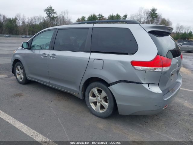 Photo 2 VIN: 5TDKK3DC0BS004610 - TOYOTA SIENNA 