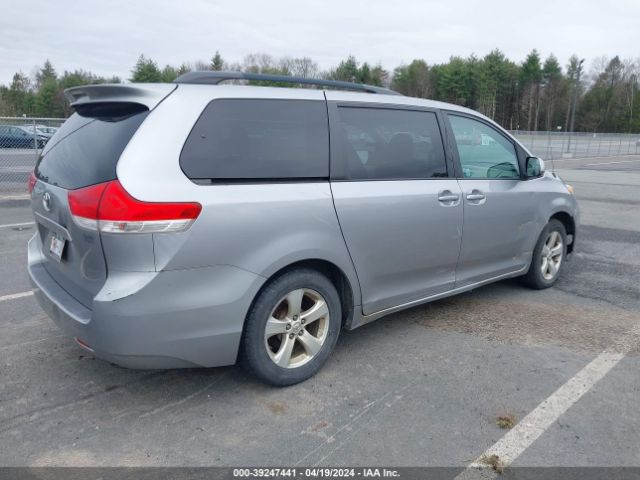 Photo 3 VIN: 5TDKK3DC0BS004610 - TOYOTA SIENNA 