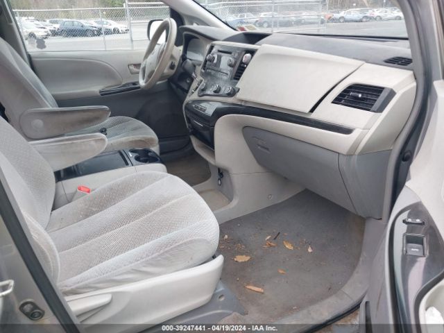 Photo 4 VIN: 5TDKK3DC0BS004610 - TOYOTA SIENNA 