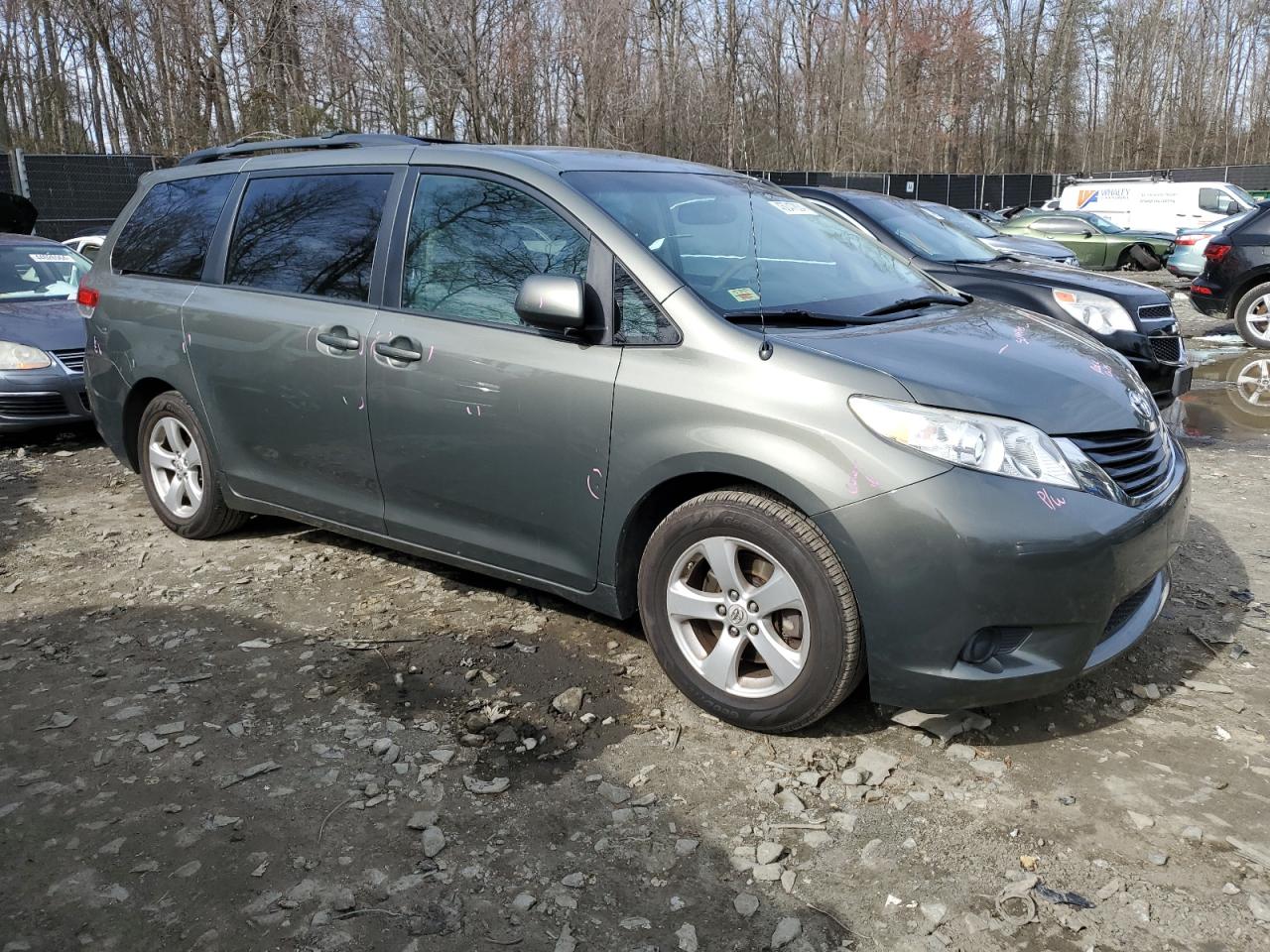 Photo 3 VIN: 5TDKK3DC0BS010214 - TOYOTA SIENNA 