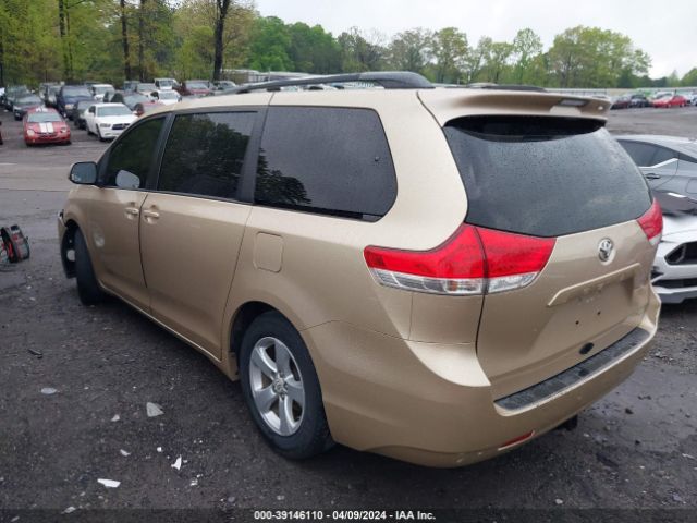 Photo 2 VIN: 5TDKK3DC0BS012402 - TOYOTA SIENNA 