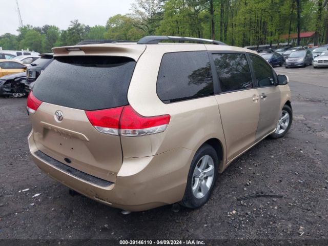 Photo 3 VIN: 5TDKK3DC0BS012402 - TOYOTA SIENNA 