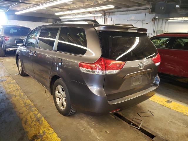 Photo 2 VIN: 5TDKK3DC0BS018152 - TOYOTA SIENNA LE 