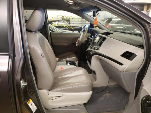 Photo 4 VIN: 5TDKK3DC0BS018152 - TOYOTA SIENNA LE 