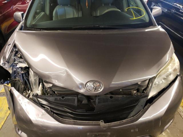 Photo 6 VIN: 5TDKK3DC0BS018152 - TOYOTA SIENNA LE 