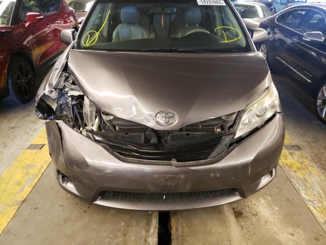 Photo 8 VIN: 5TDKK3DC0BS018152 - TOYOTA SIENNA LE 