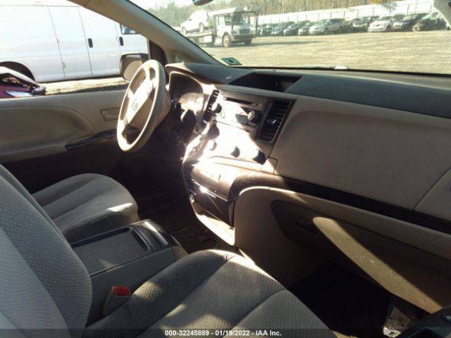 Photo 4 VIN: 5TDKK3DC0BS029202 - TOYOTA SIENNA 