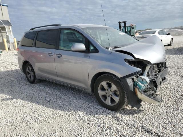 Photo 3 VIN: 5TDKK3DC0BS030897 - TOYOTA SIENNA LE 