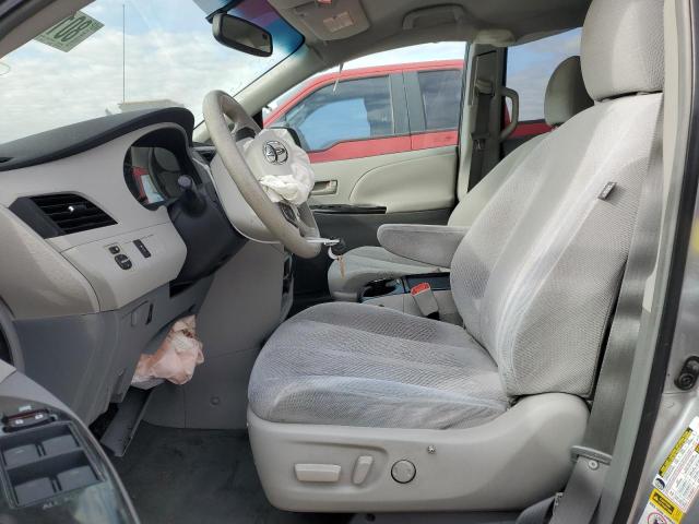 Photo 6 VIN: 5TDKK3DC0BS030897 - TOYOTA SIENNA LE 