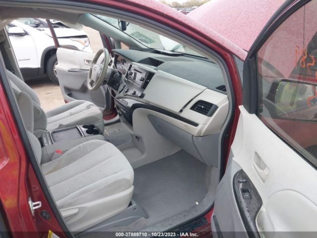 Photo 4 VIN: 5TDKK3DC0BS031435 - TOYOTA SIENNA 