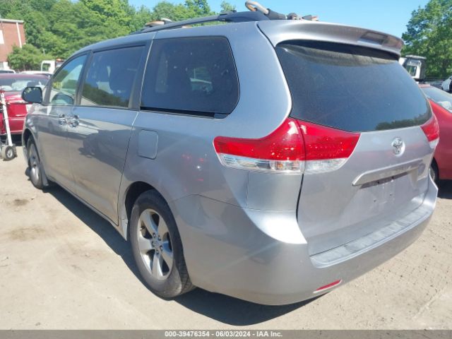 Photo 2 VIN: 5TDKK3DC0BS036859 - TOYOTA SIENNA 