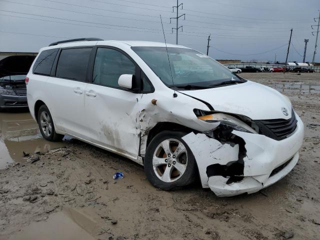 Photo 3 VIN: 5TDKK3DC0BS054570 - TOYOTA SIENNA LE 