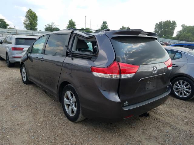 Photo 2 VIN: 5TDKK3DC0BS055413 - TOYOTA SIENNA LE 