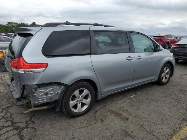 Photo 2 VIN: 5TDKK3DC0BS064905 - TOYOTA SIENNA LE 