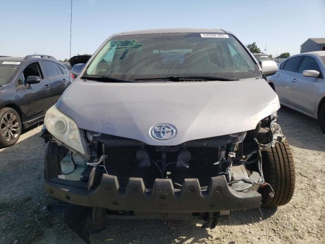 Photo 4 VIN: 5TDKK3DC0BS069716 - TOYOTA SIENNA LE 