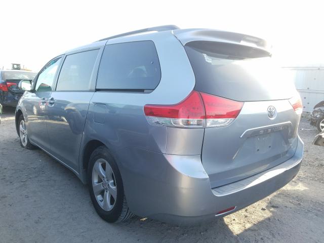 Photo 2 VIN: 5TDKK3DC0BS075872 - TOYOTA SIENNA LE 