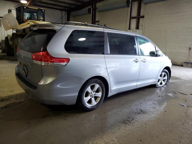 Photo 2 VIN: 5TDKK3DC0BS081915 - TOYOTA SIENNA LE 