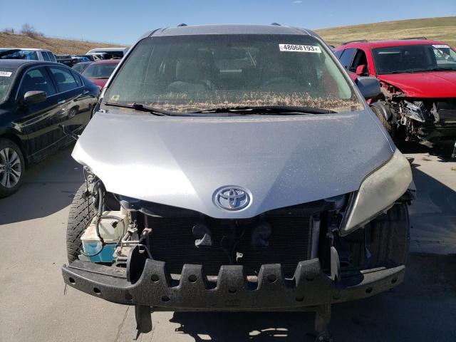 Photo 4 VIN: 5TDKK3DC0BS083051 - TOYOTA SIENNA LE 