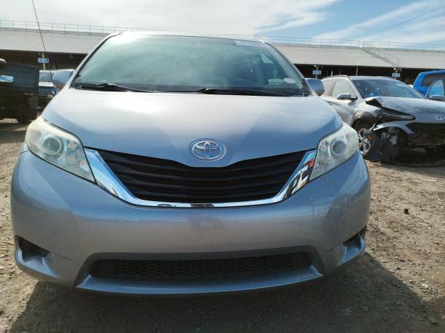 Photo 4 VIN: 5TDKK3DC0BS088461 - TOYOTA SIENNA LE 