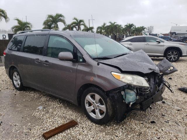 Photo 3 VIN: 5TDKK3DC0BS091117 - TOYOTA SIENNA LE 