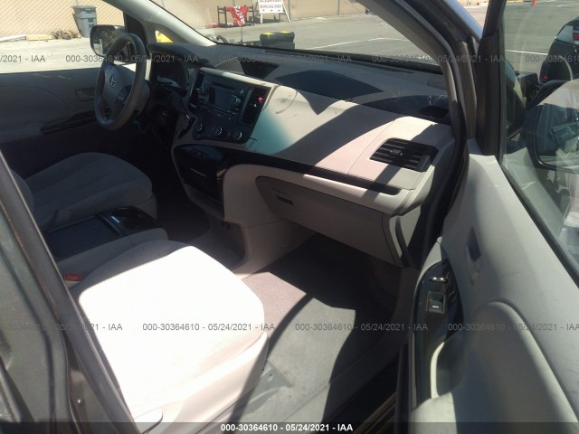 Photo 4 VIN: 5TDKK3DC0BS094437 - TOYOTA SIENNA 