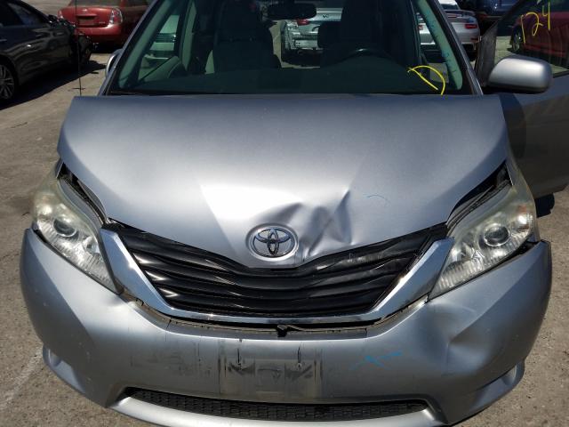 Photo 6 VIN: 5TDKK3DC0BS096639 - TOYOTA SIENNA LE 