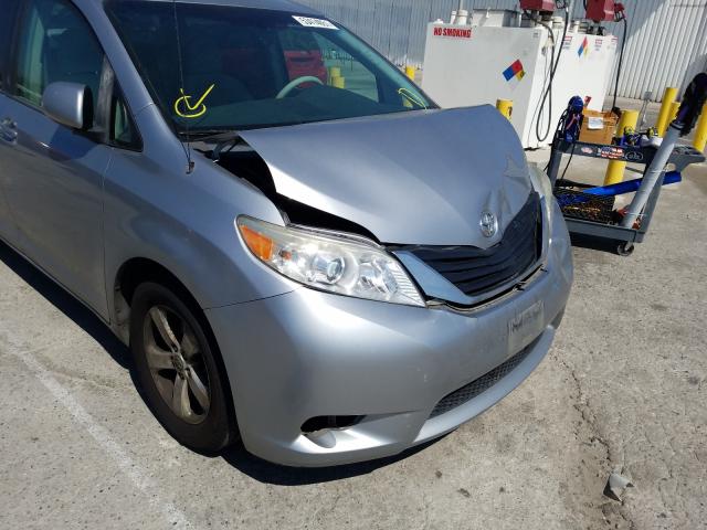 Photo 8 VIN: 5TDKK3DC0BS096639 - TOYOTA SIENNA LE 