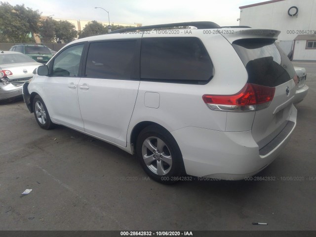 Photo 2 VIN: 5TDKK3DC0BS106456 - TOYOTA SIENNA 