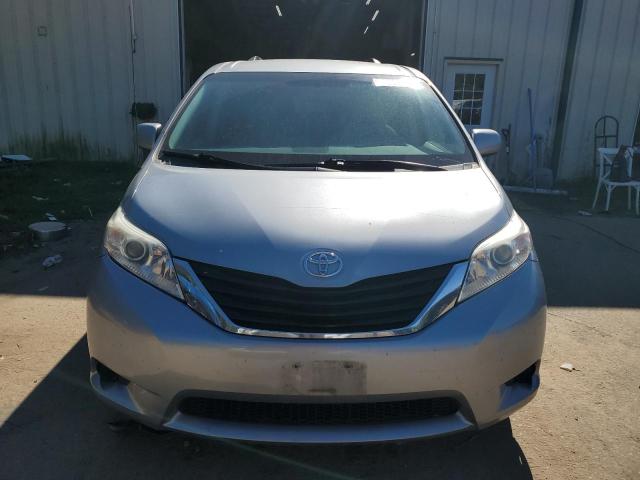 Photo 4 VIN: 5TDKK3DC0BS119336 - TOYOTA SIENNA LE 