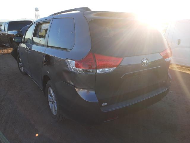 Photo 2 VIN: 5TDKK3DC0BS122687 - TOYOTA SIENNA LE 