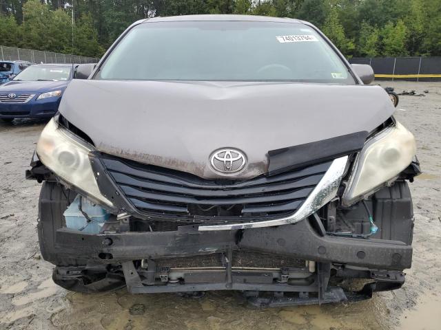 Photo 4 VIN: 5TDKK3DC0BS128148 - TOYOTA SIENNA LE 