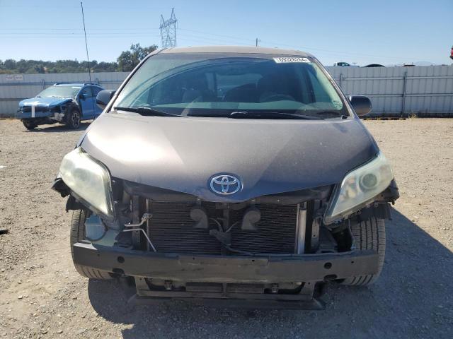 Photo 4 VIN: 5TDKK3DC0BS128862 - TOYOTA SIENNA LE 