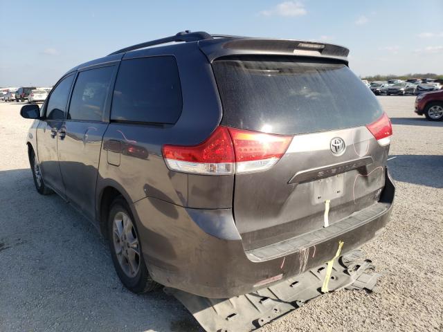 Photo 2 VIN: 5TDKK3DC0BS138047 - TOYOTA SIENNA LE 