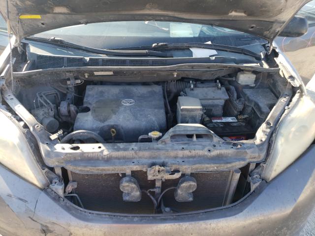 Photo 6 VIN: 5TDKK3DC0BS138047 - TOYOTA SIENNA LE 