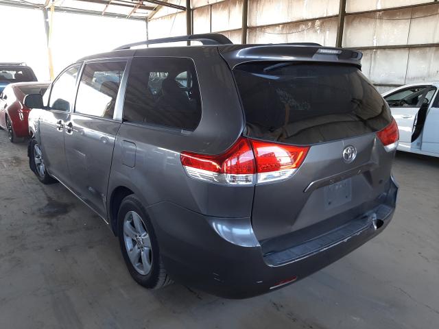 Photo 2 VIN: 5TDKK3DC0BS139330 - TOYOTA SIENNA LE 